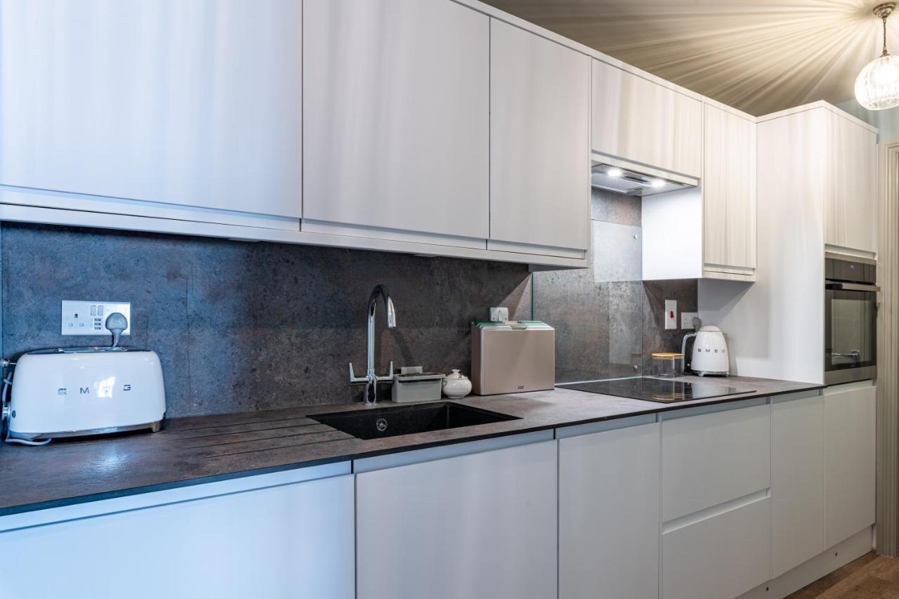 Large Stylish Studio In The Heart Of The City Бат Екстер'єр фото